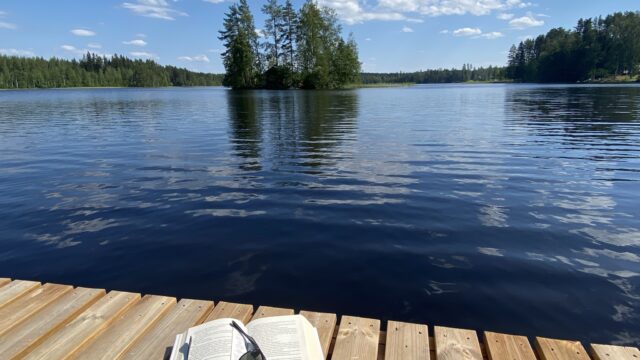 Laituri ja järvimaisema